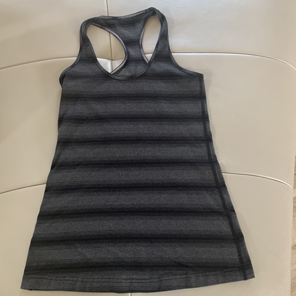 Lululemon tank - size 4 - Picture 2 of 4